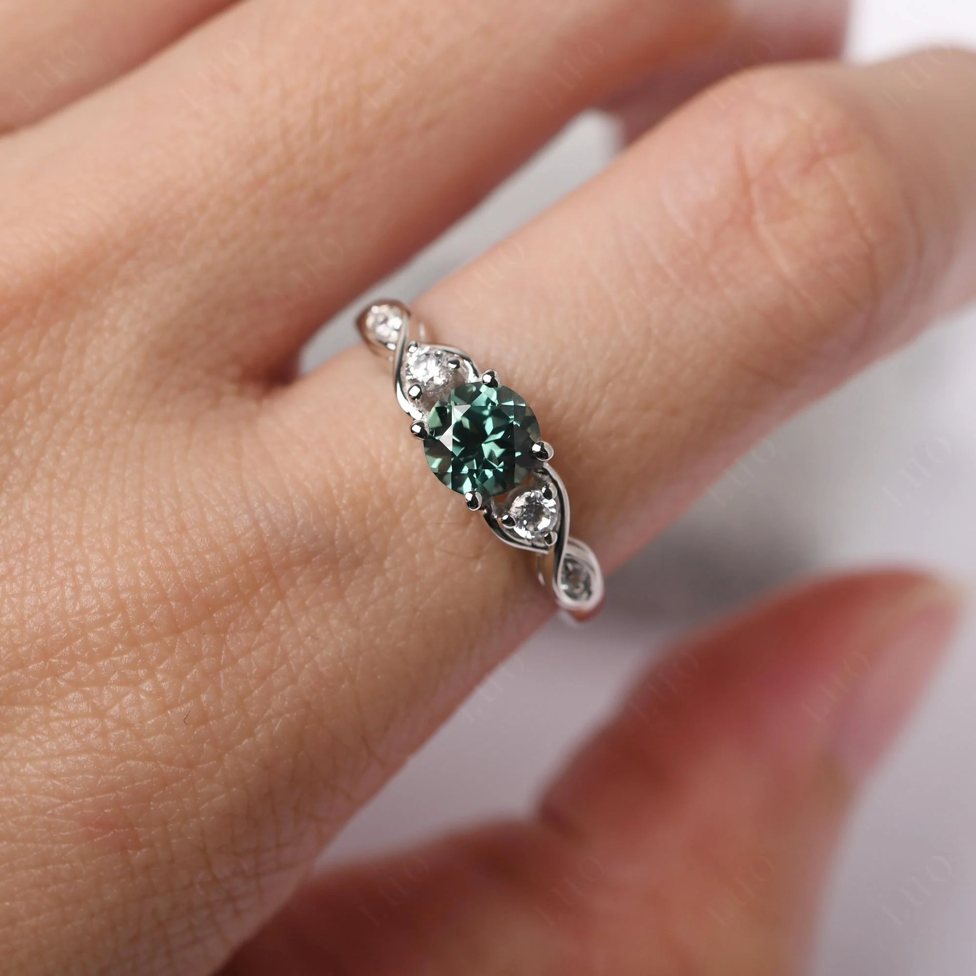 Green Sapphire Twisted Ring - Image 34
