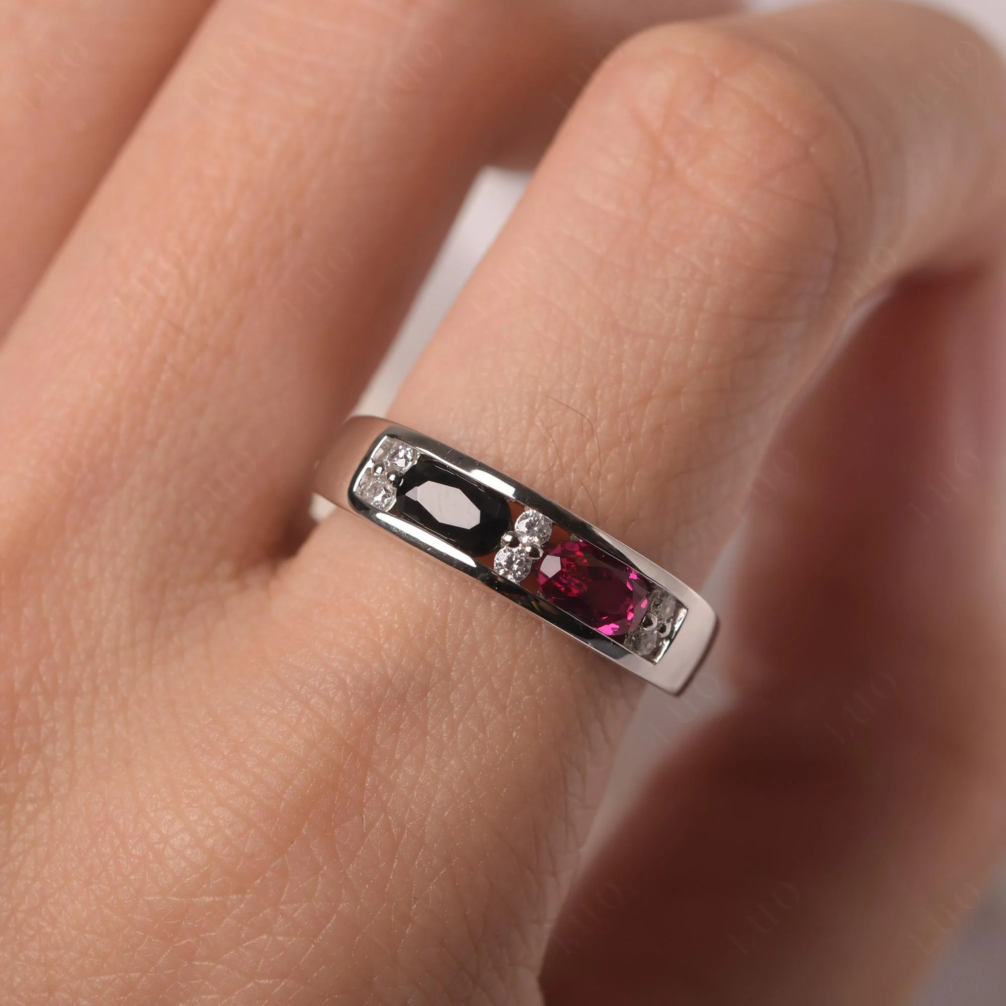 Oval Ruby and Black Spinel Ring - Image 14