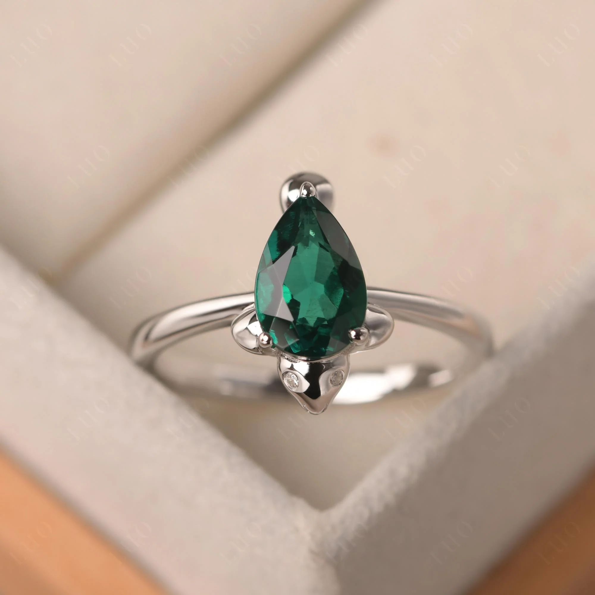 Pear Shaped Emerald Sea Lion Ring - Image 10
