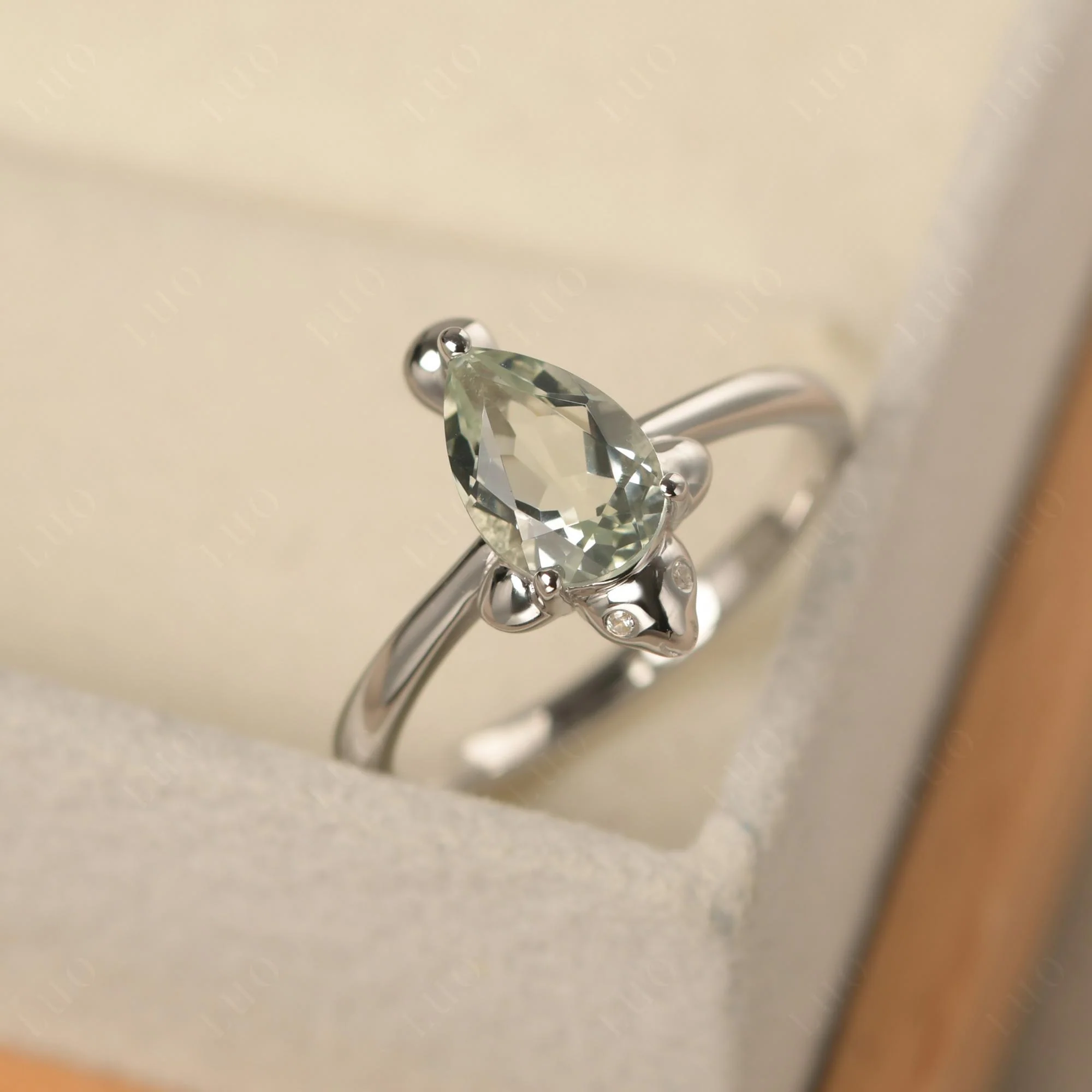 Pear Shaped Green Amethyst Sea Lion Ring - Image 10