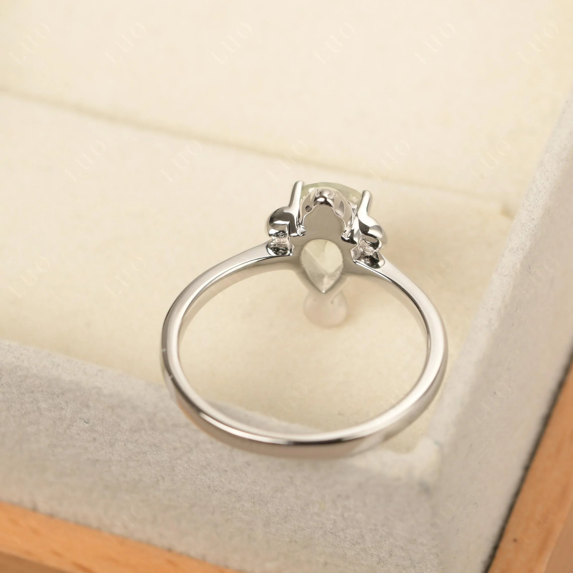 Pear Shaped Green Amethyst Sea Lion Ring - Image 12