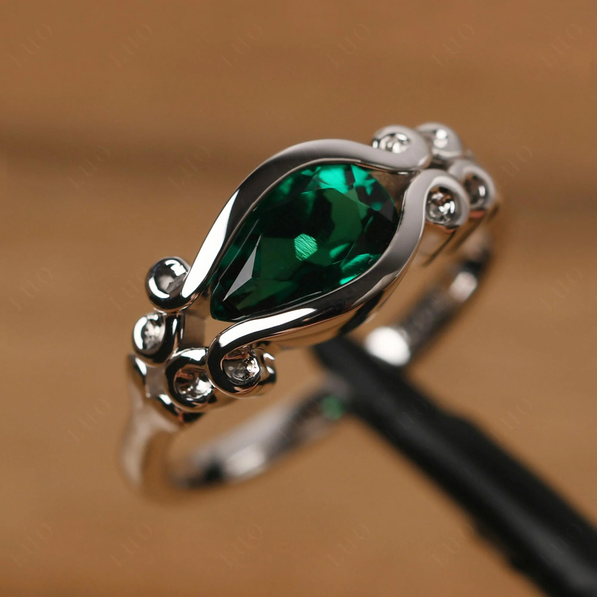 Emerald Scrollwork Ring - Image 10