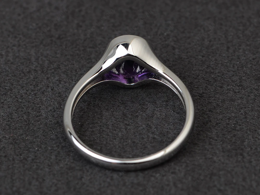 Simple Oval Bezel Set Amethyst Ring - Image 3