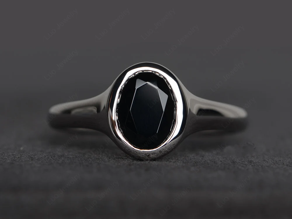 Simple Oval Bezel Set Black Spinel Ring