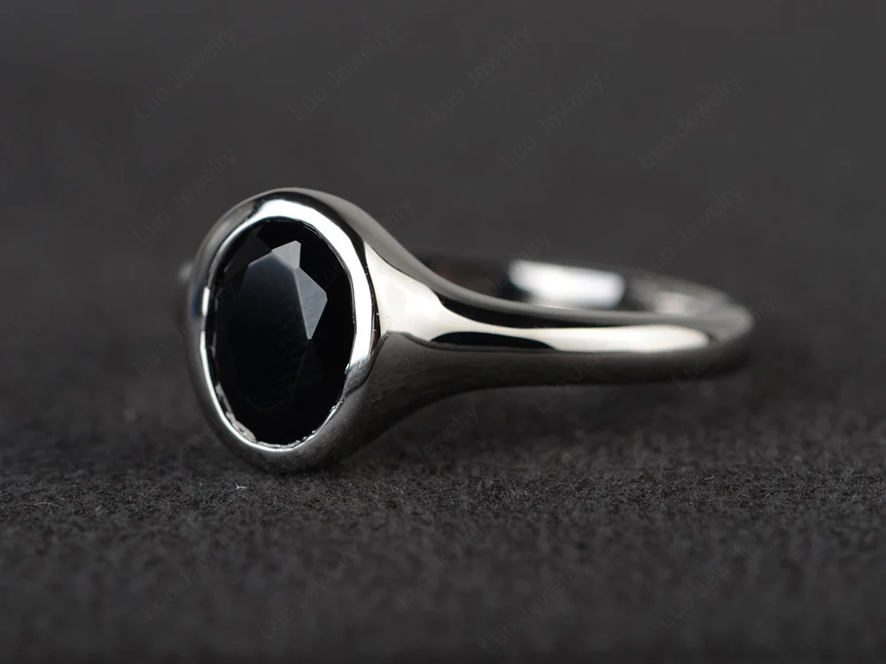 Simple Oval Bezel Set Black Spinel Ring - Image 2