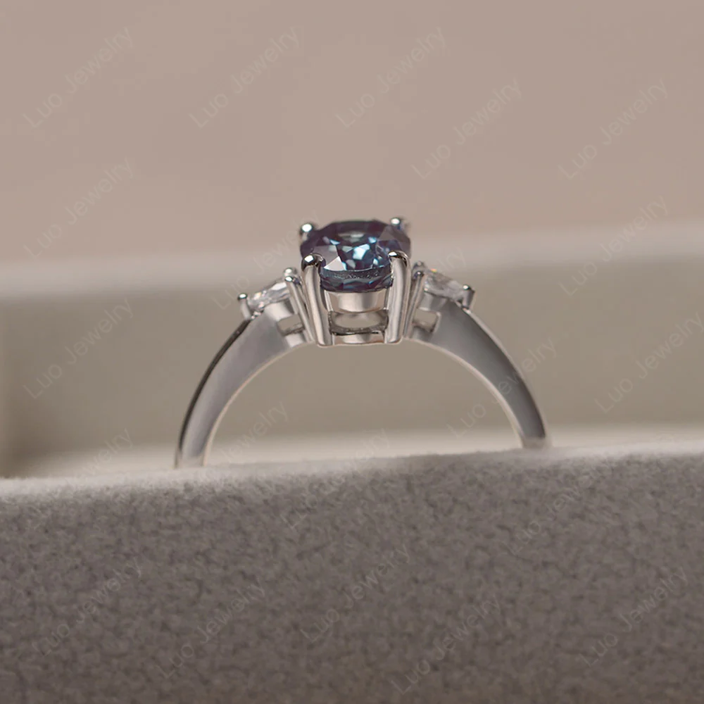 Simple Oval Cut Alexandrite Ring - Image 5