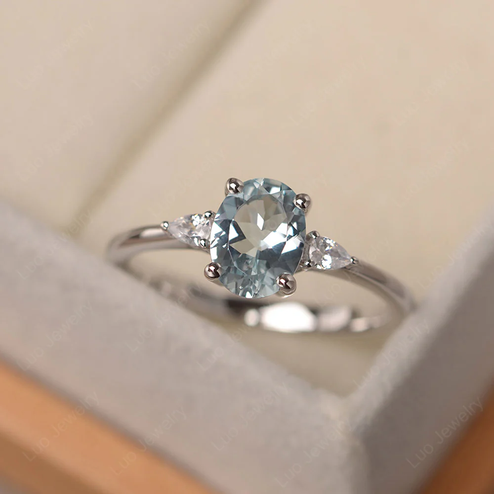 Simple Oval Cut Aquamarine Ring