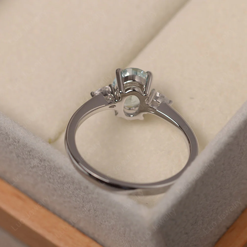 Simple Oval Cut Aquamarine Ring - Image 3