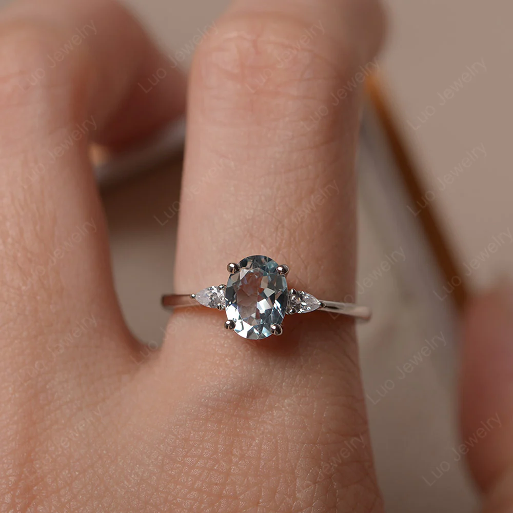 Simple Oval Cut Aquamarine Ring - Image 5