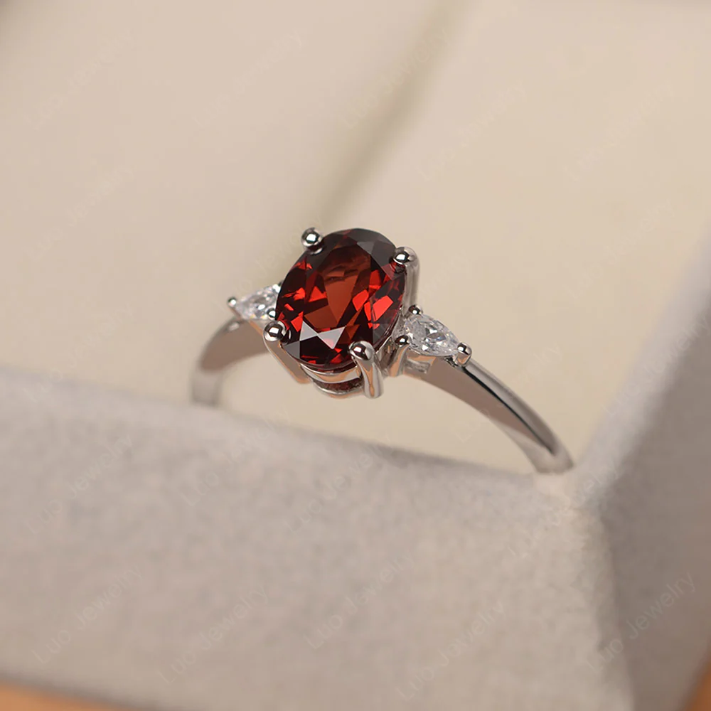 Simple Oval Cut Garnet Ring - Image 2