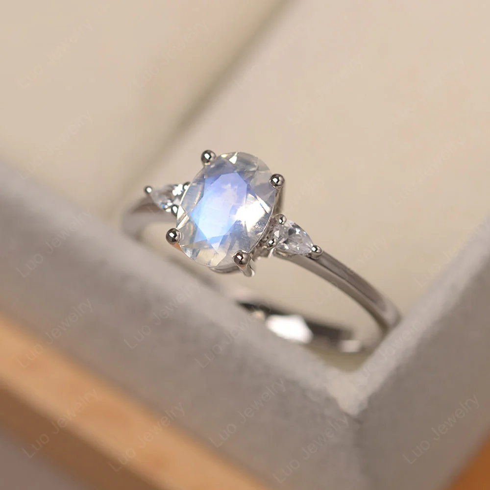 Simple Oval Cut Moonstone Ring - Image 2