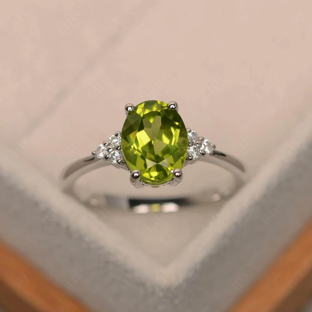 Simple Oval Peridot Ring - Image 10