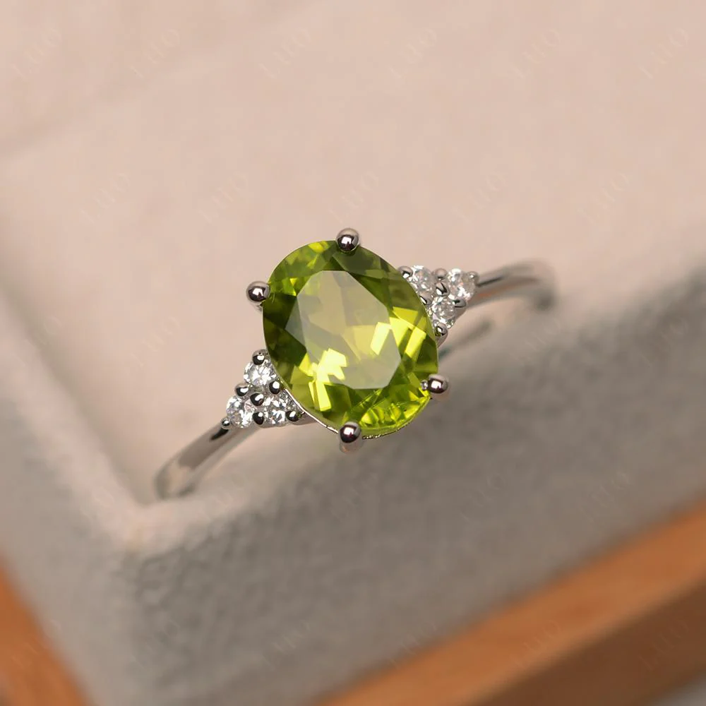 Simple Oval Peridot Ring - Image 11