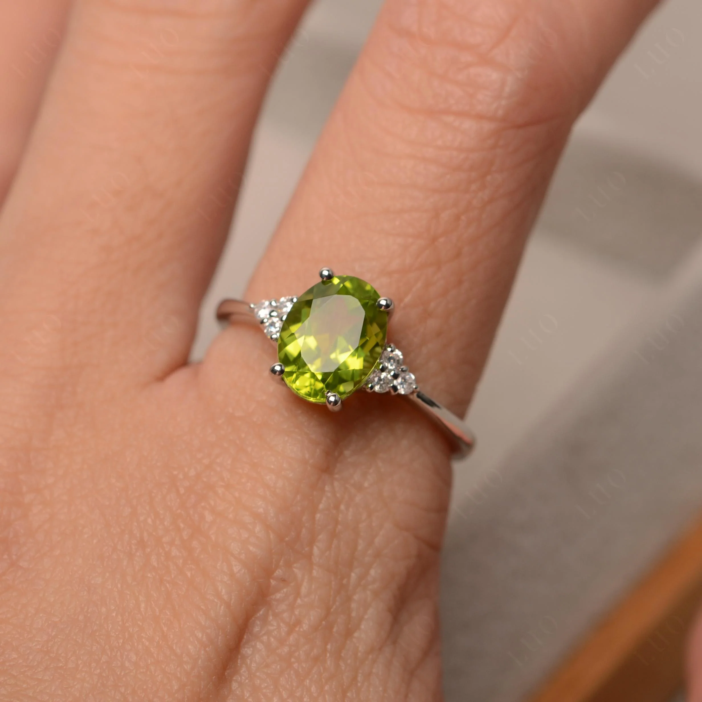 Simple Oval Peridot Ring - Image 13