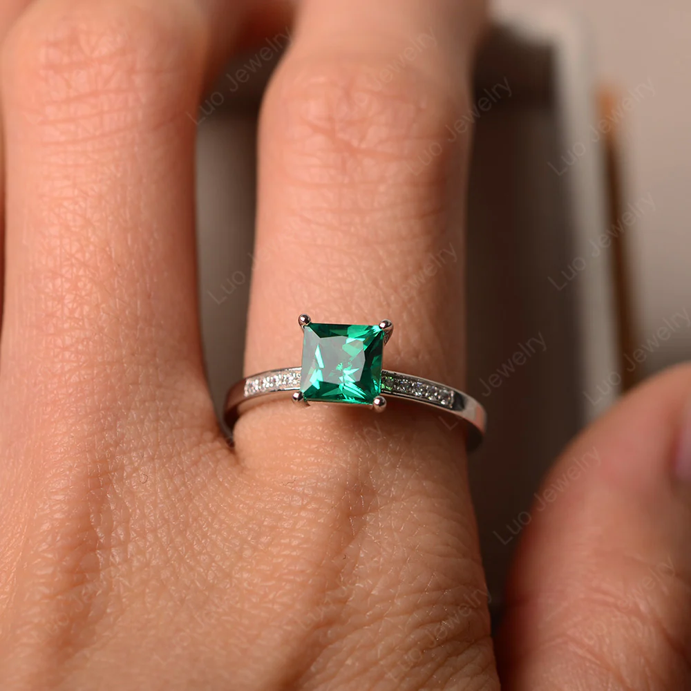Simple Princess Cut Emerald Ring - Image 4
