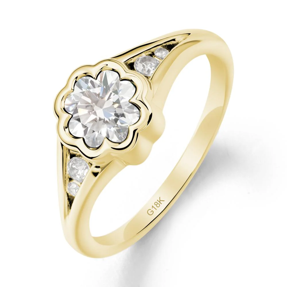Split Band Flower Shaped Diamond Ring - Image 7