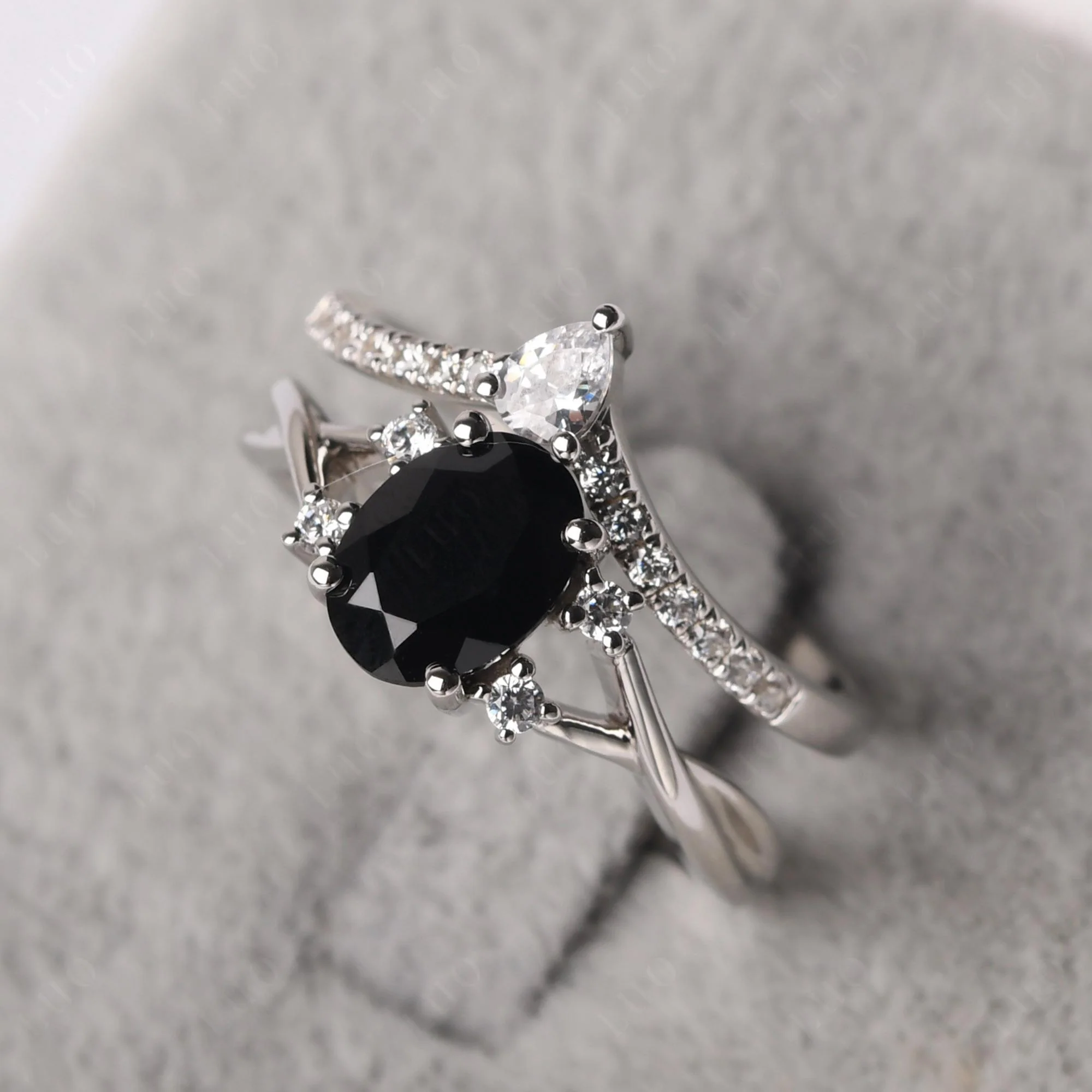 Oval Black Spinel Wedding Ring Set - Image 30
