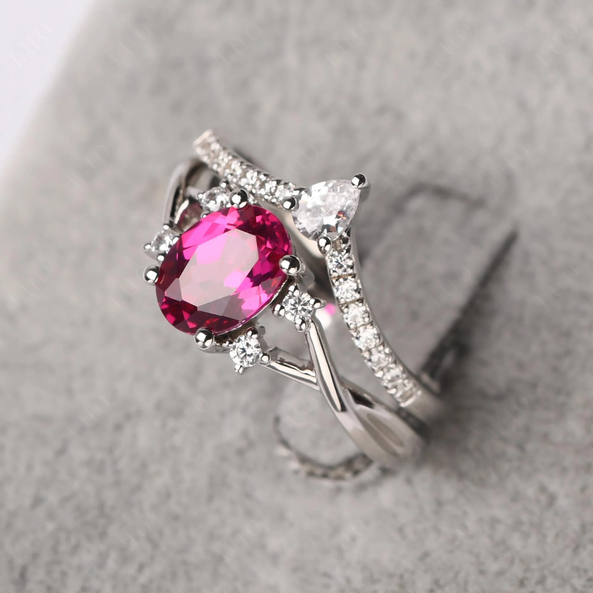 Oval Ruby Wedding Ring Set - Image 30