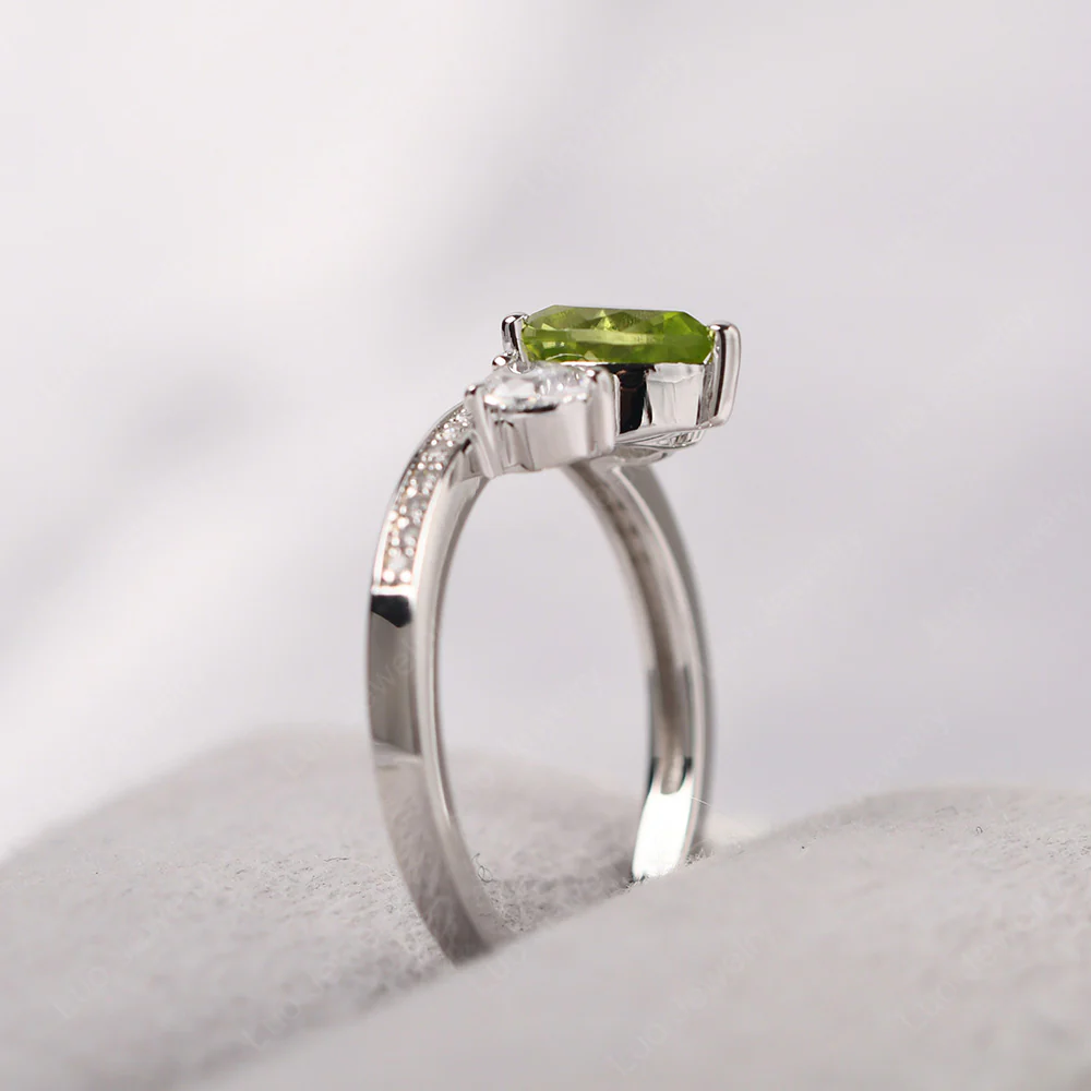 Peridot Pear Cut Crown Ring - Image 4
