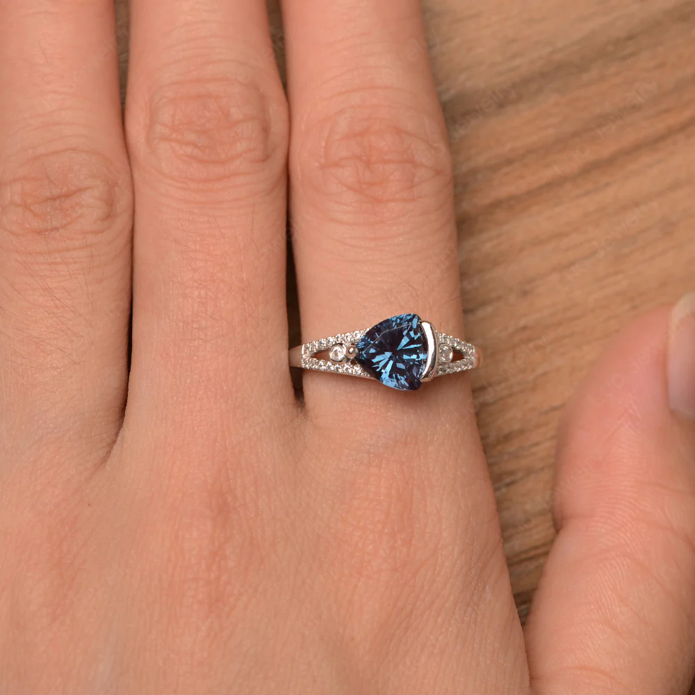 Trillion Cut Alexandrite Horizontal Ring - Image 4