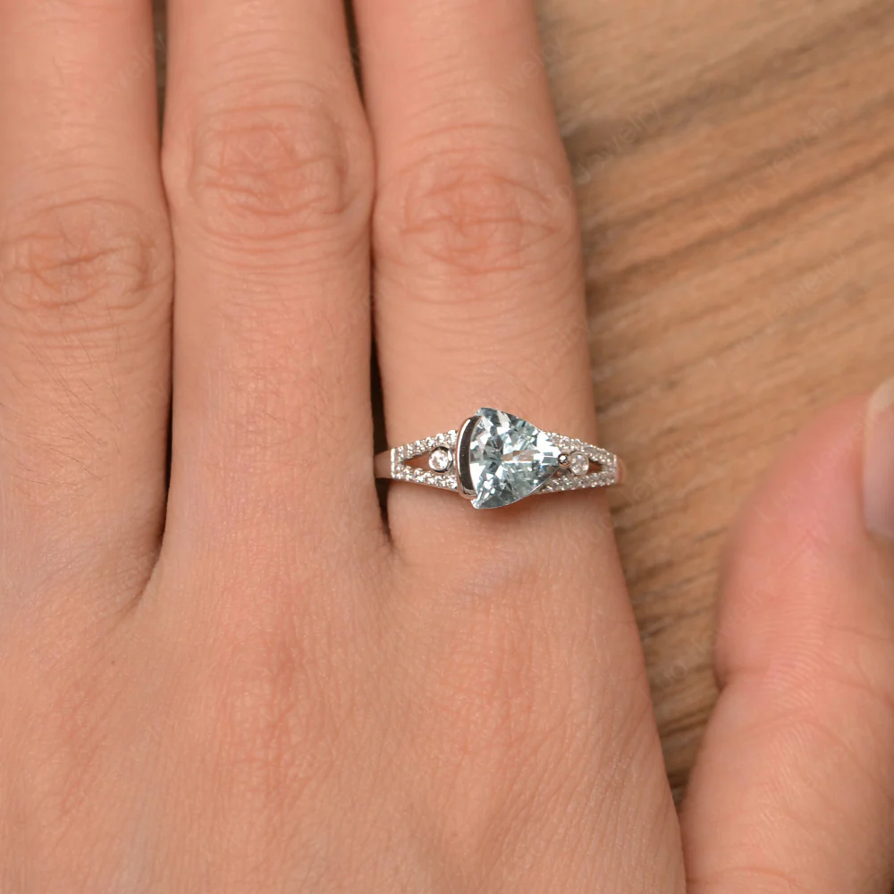 Trillion Cut Aquamarine Horizontal Ring - Image 4