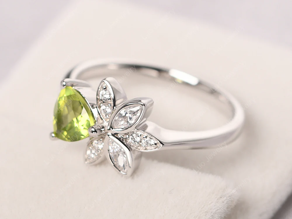 Trillion Cut Peridot Flower Ring - Image 2