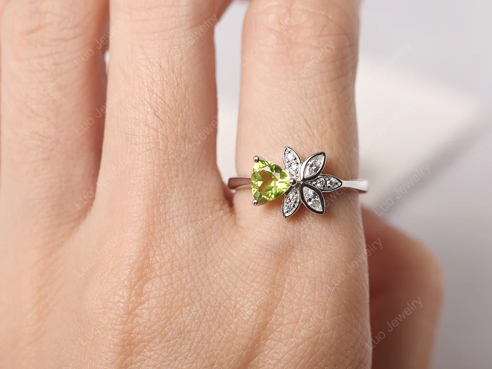 Trillion Cut Peridot Flower Ring - Image 5