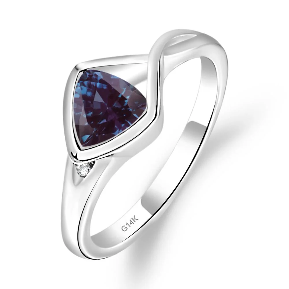 Trillion Cut Simple Alexandrite Ring - Image 2