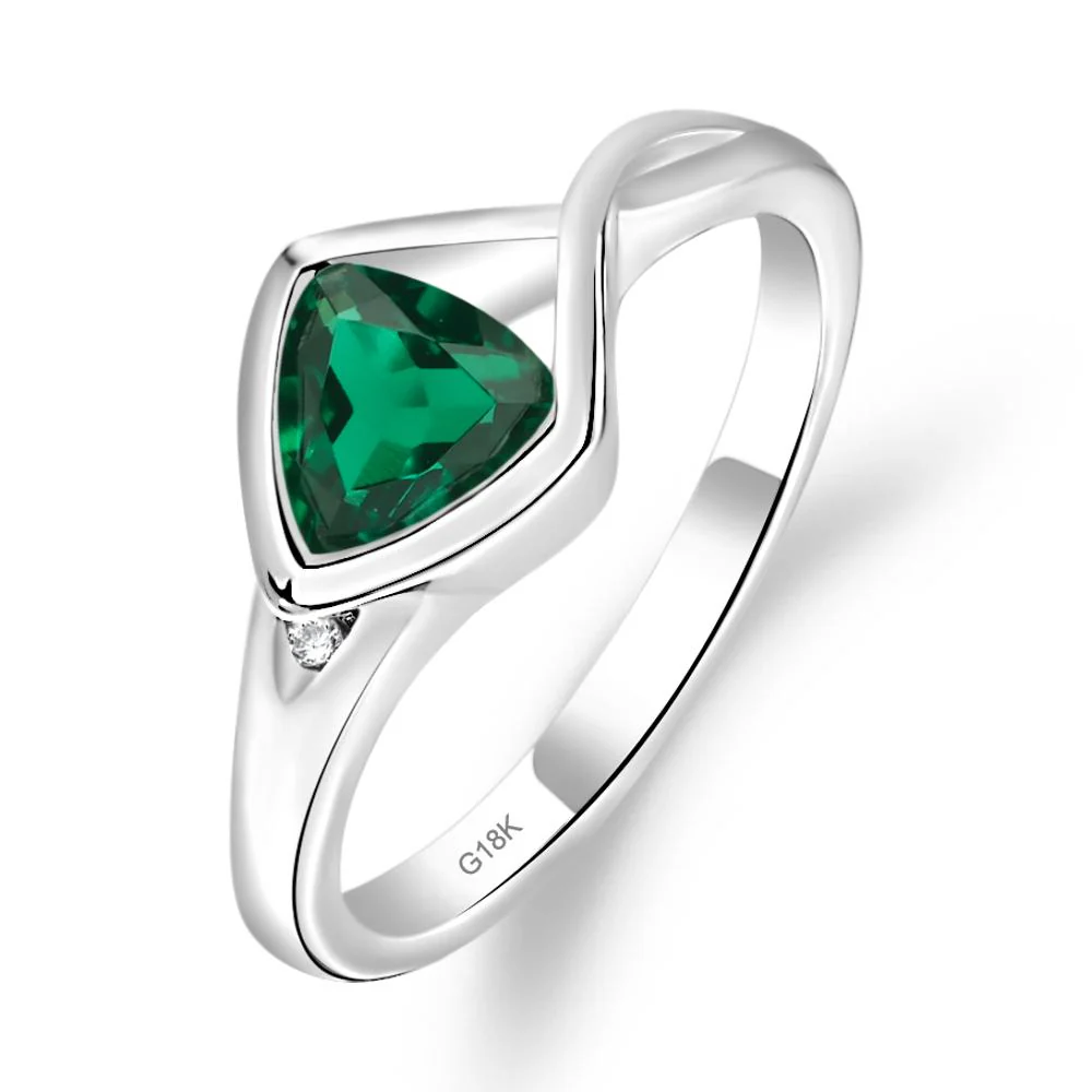 Trillion Cut Simple Emerald Ring - Image 5