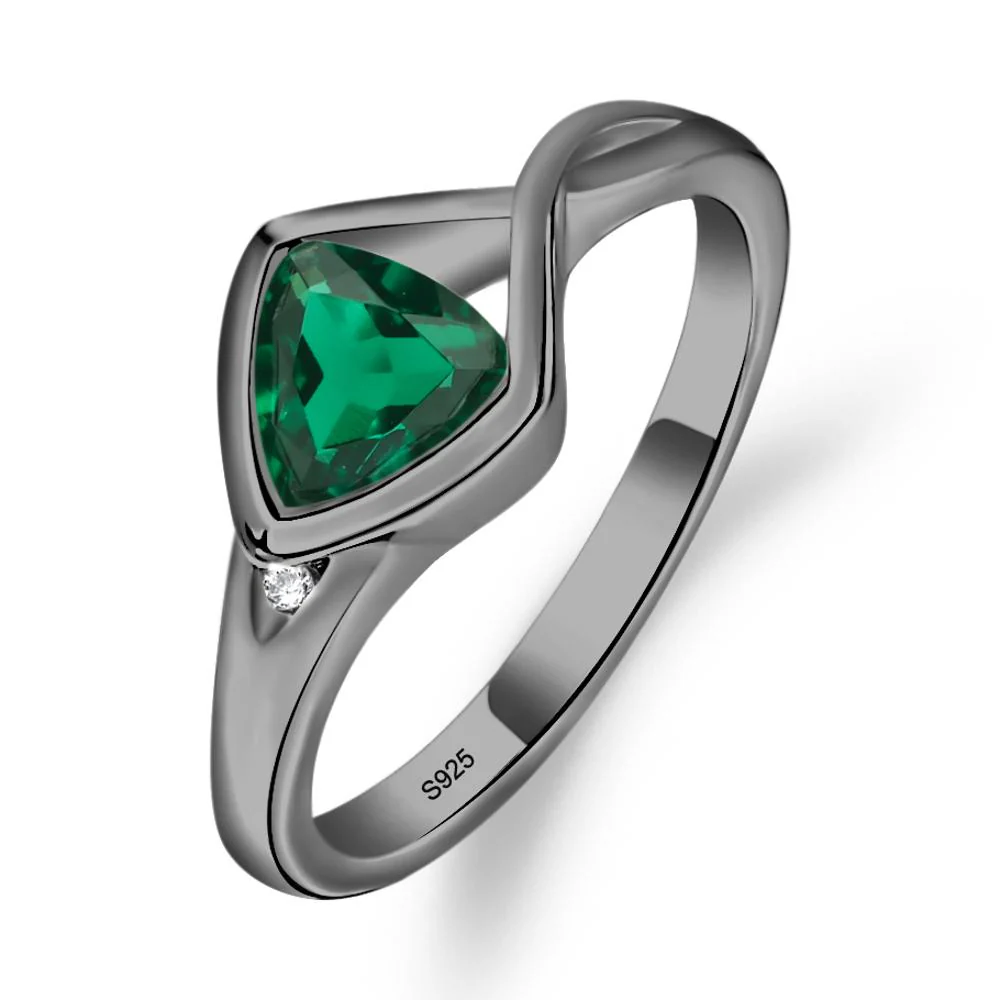 Trillion Cut Simple Emerald Ring - Image 6