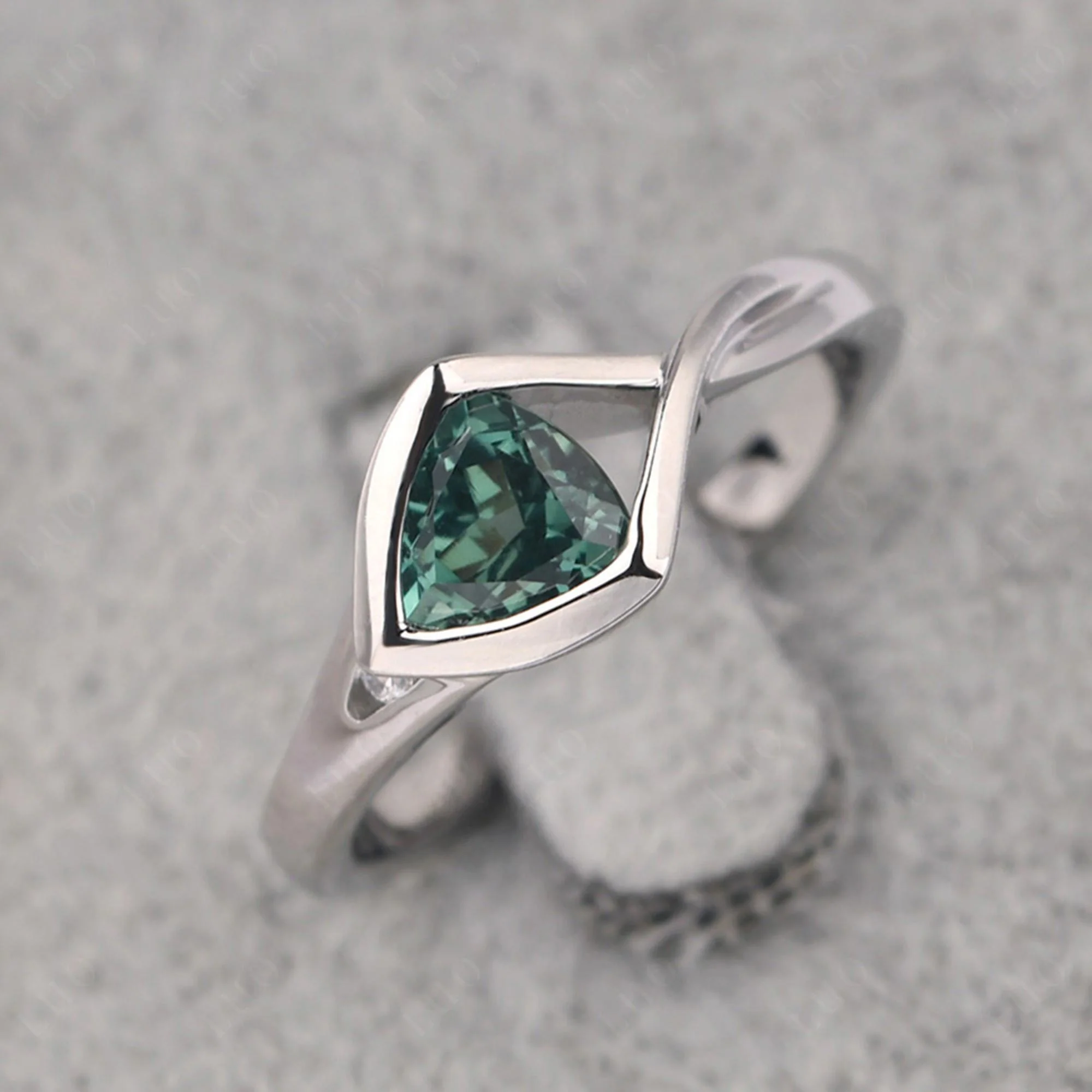 Trillion Cut Simple Green Sapphire Ring - Image 10