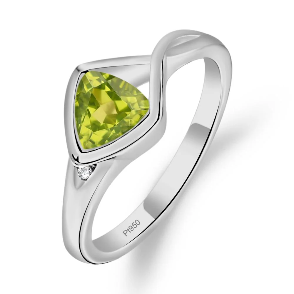 Trillion Cut Simple Peridot Ring - Image 3