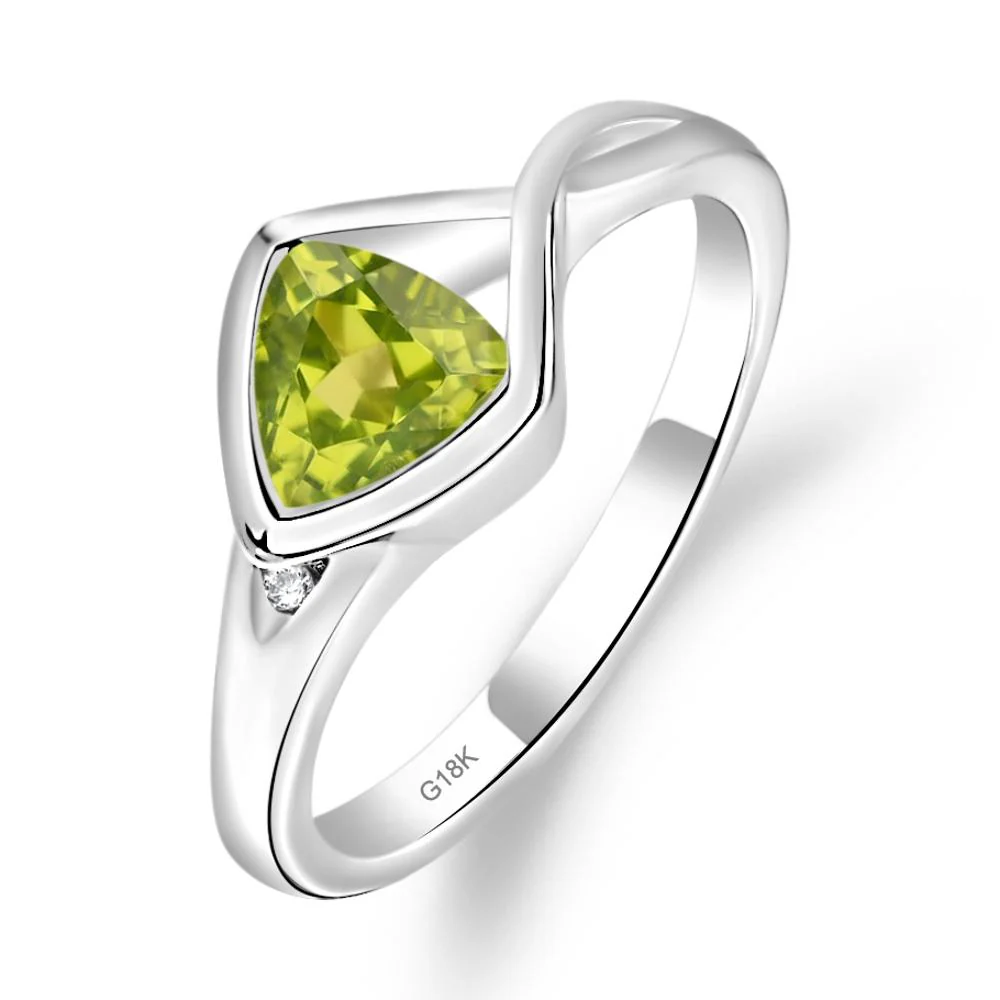 Trillion Cut Simple Peridot Ring - Image 9
