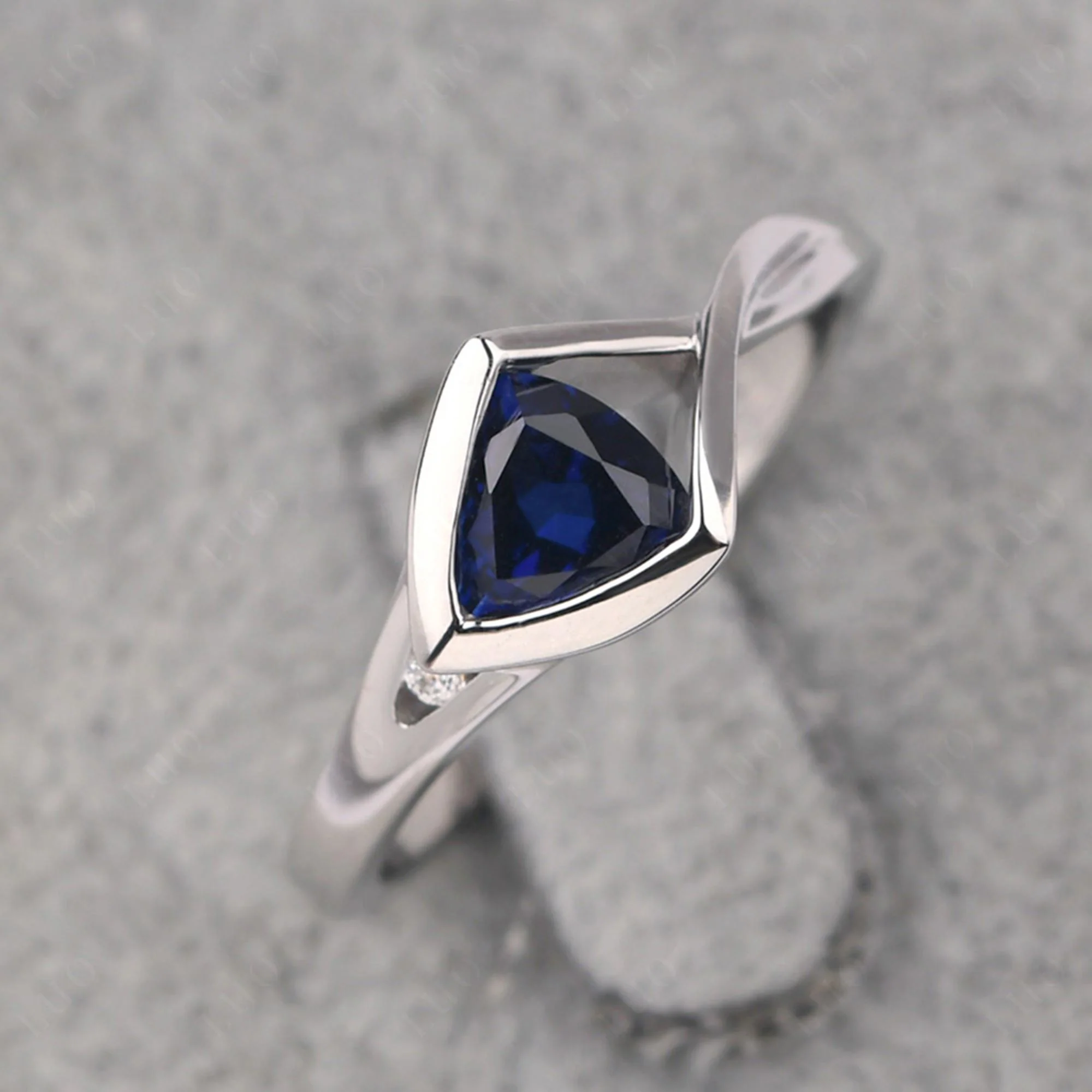 Trillion Cut Simple Sapphire Ring - Image 10