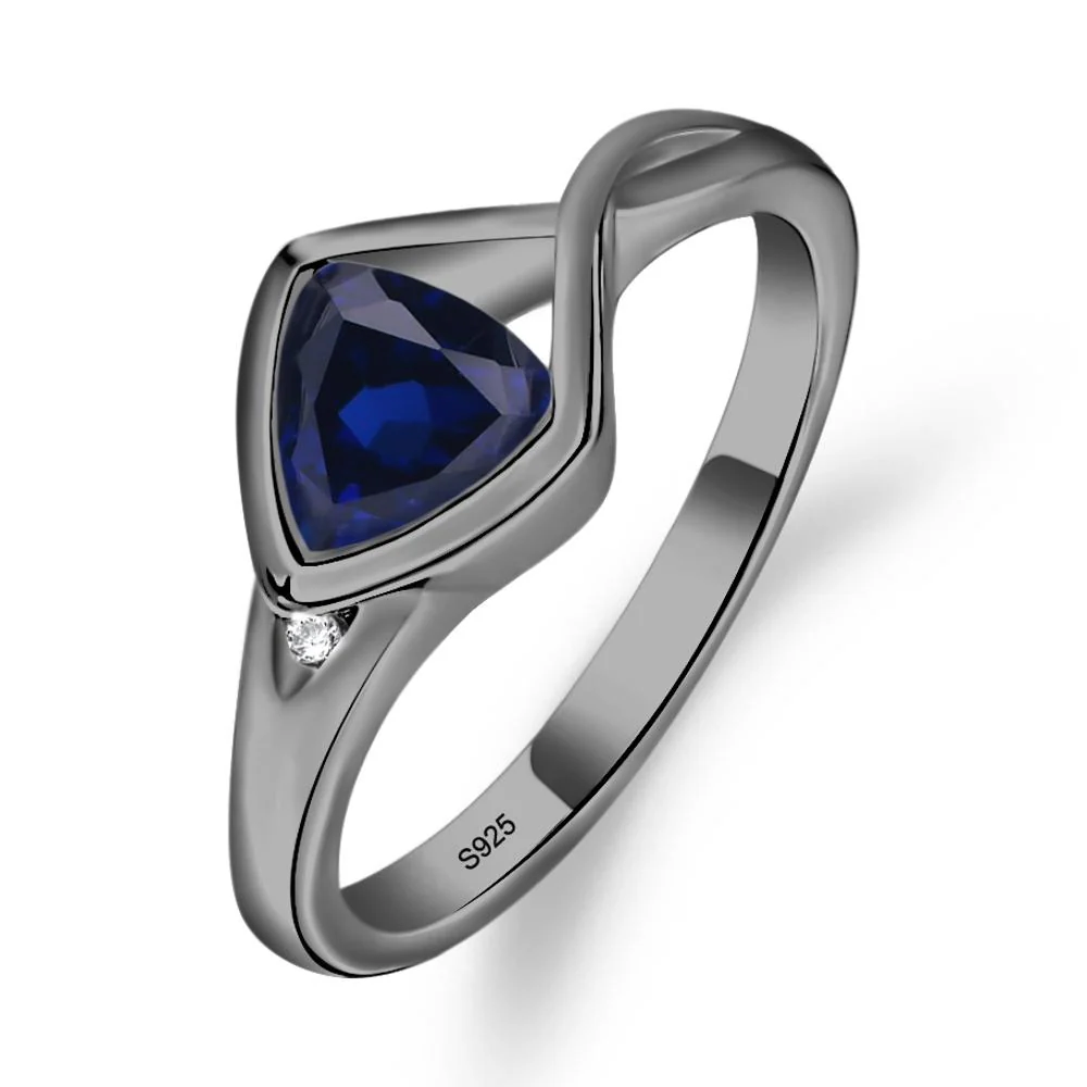 Trillion Cut Simple Sapphire Ring - Image 5