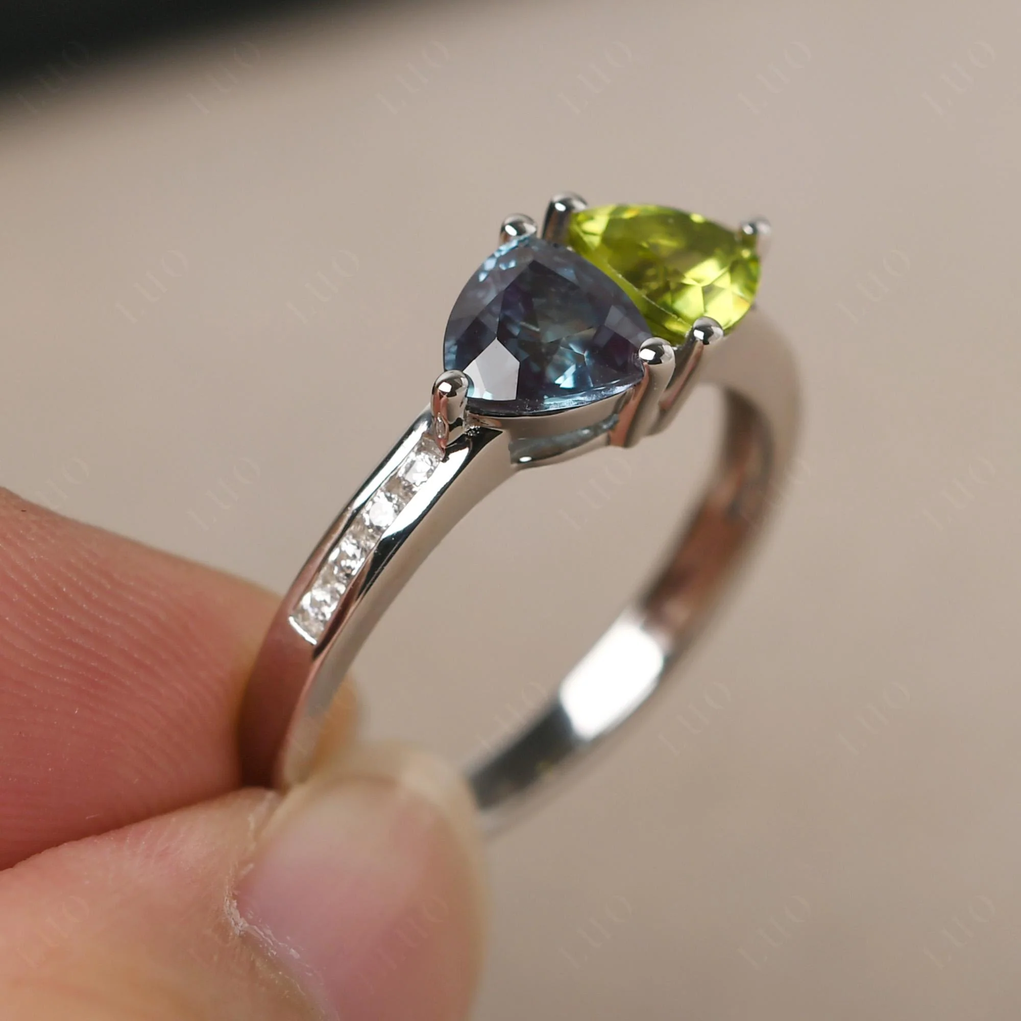 Trillion Cut Alexandrite and Peridot Ring - Image 13
