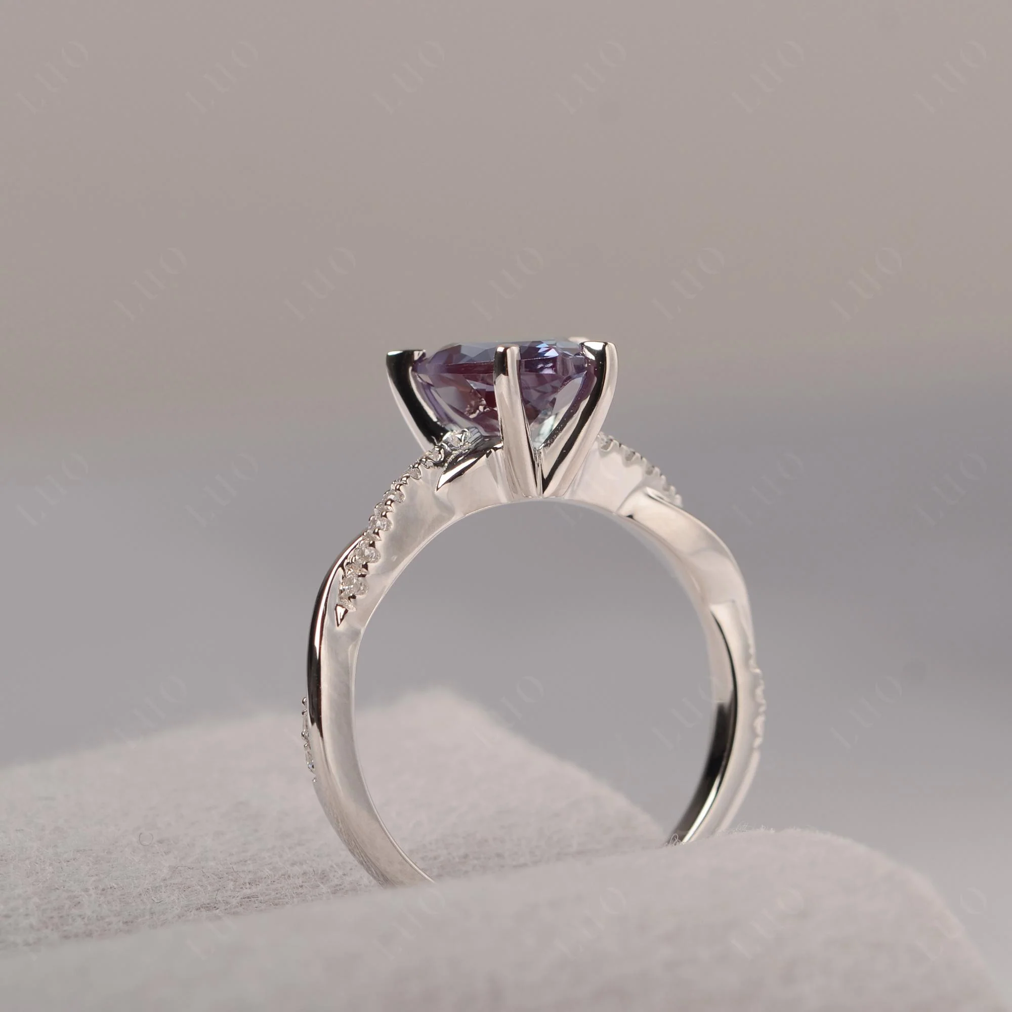 Twisted Heart Shaped Alexandrite Ring - Image 13