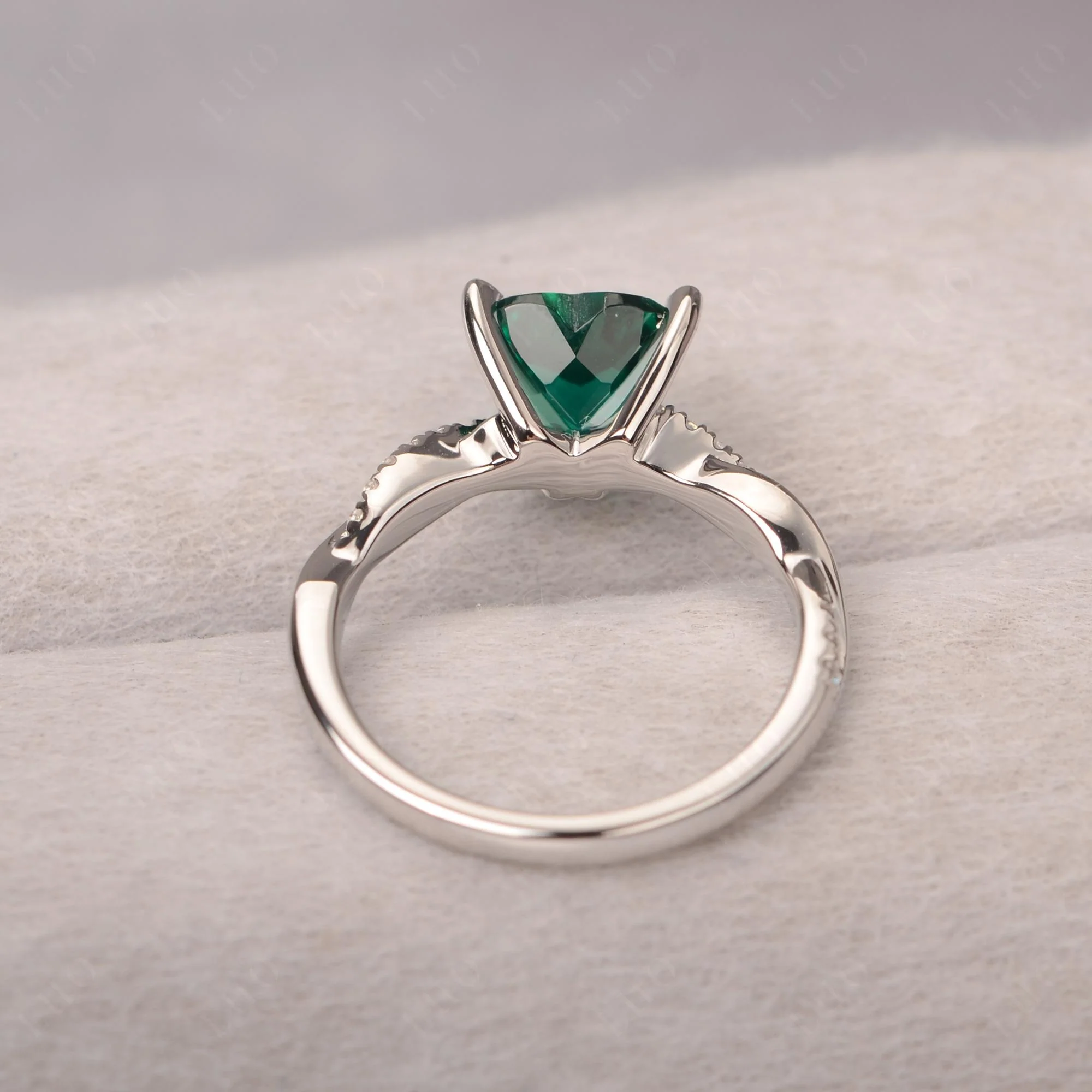 Emerald Heart Twist Ring - Image 12