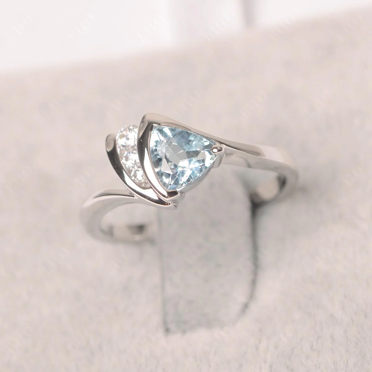 Aquamarine Trillion Cut Ring - Image 10