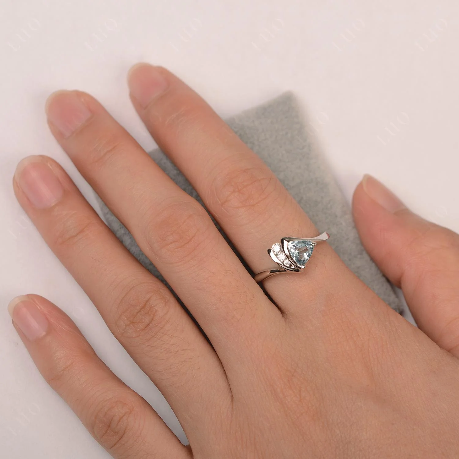 Aquamarine Trillion Cut Ring - Image 12