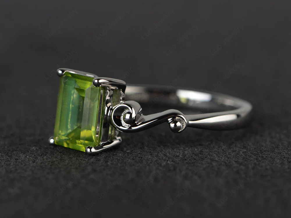 Peridot Tilde Band Ring - Image 2