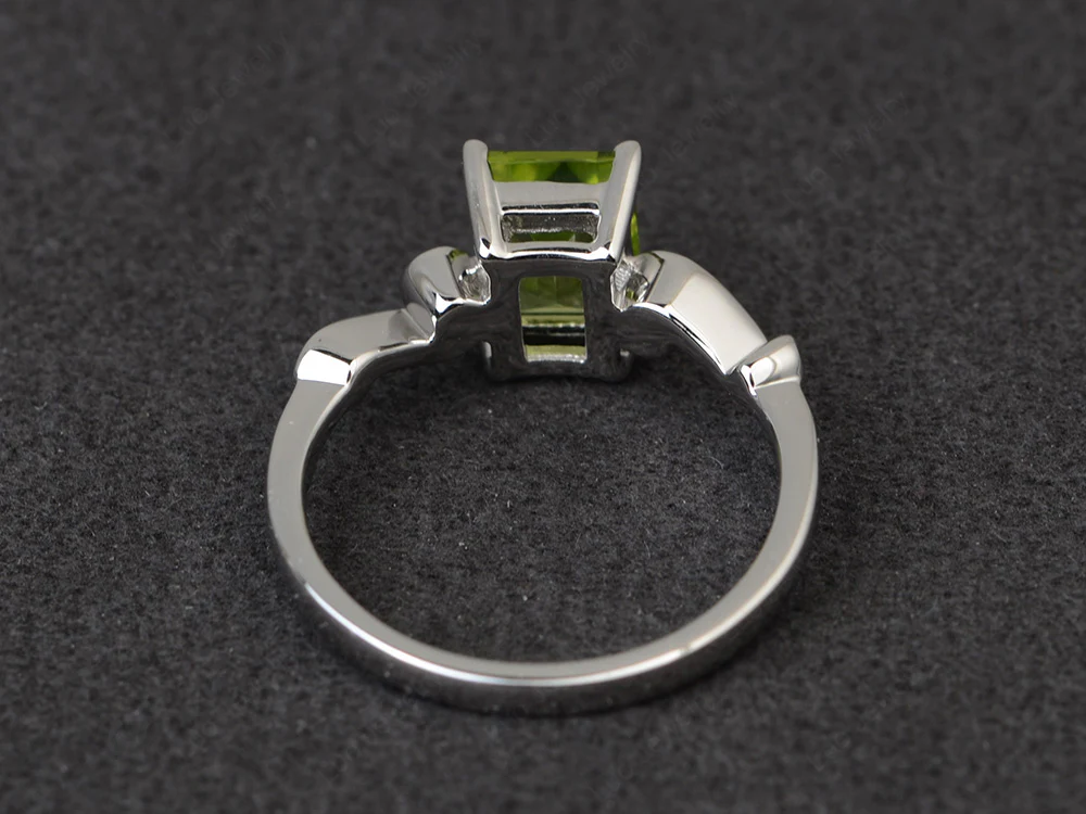 Peridot Tilde Band Ring - Image 3