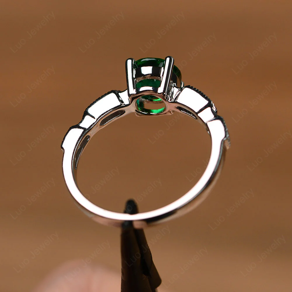 Unique Emerald Milgrain Ring - Image 3