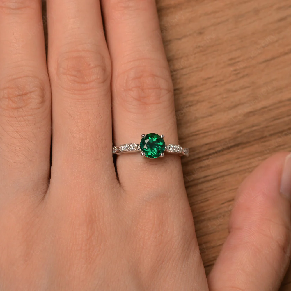 Unique Emerald Milgrain Ring - Image 4