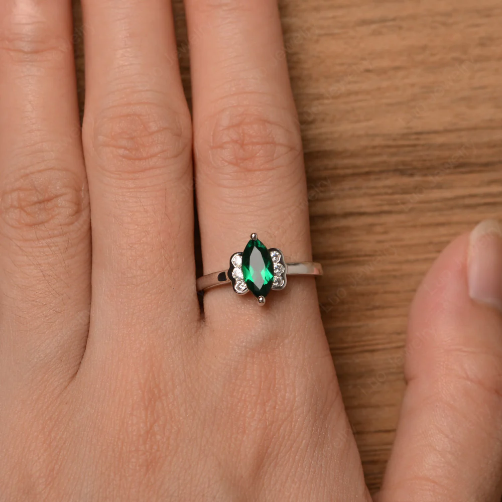 Unique Emerald Marquise Cut Ring - Image 4