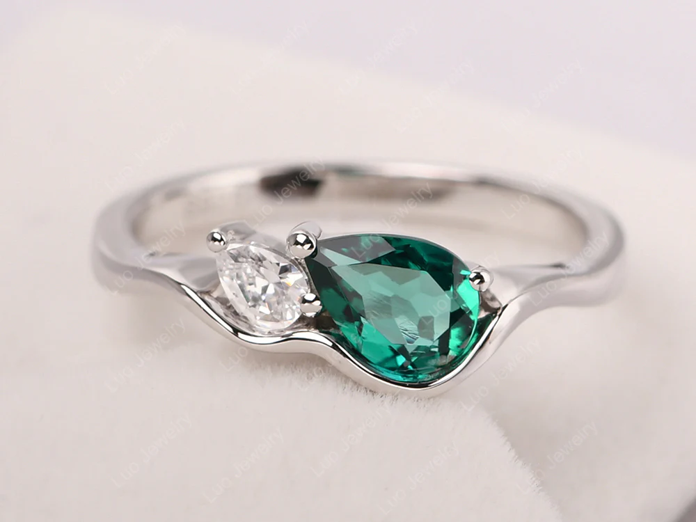 Unique 2 Stones Emerald Mothers Ring