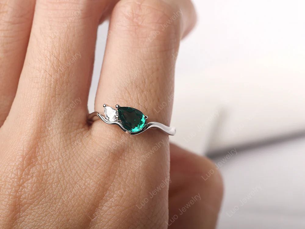Unique 2 Stones Emerald Mothers Ring - Image 5