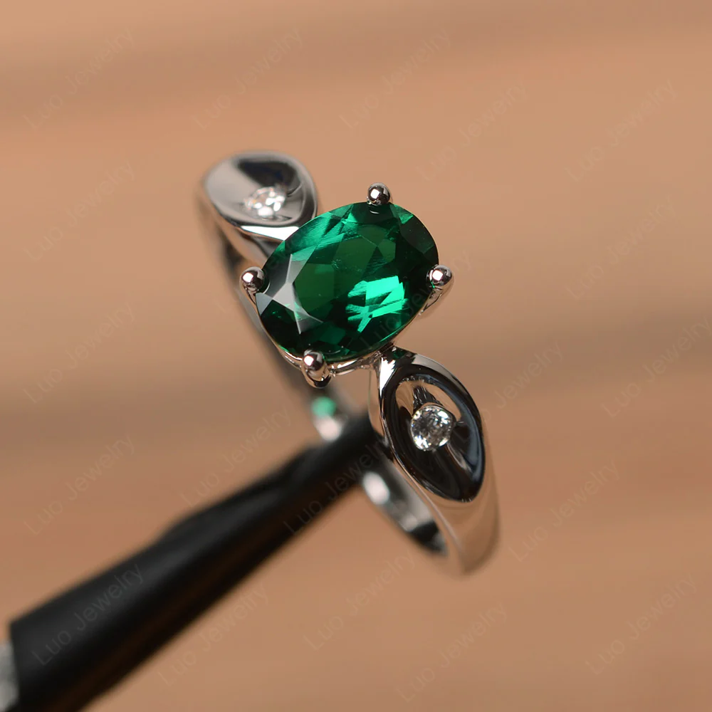 Unique Oval Cut Emerald Ring - Image 2
