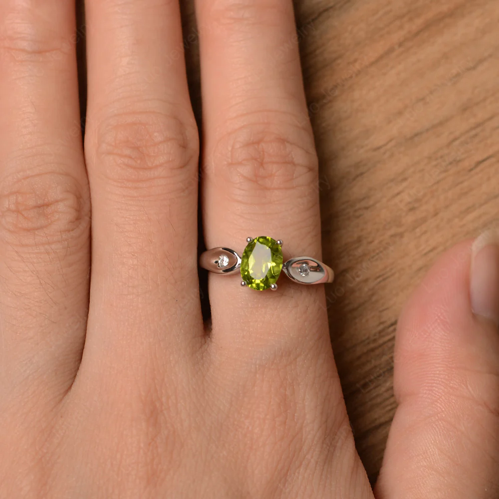 Unique Oval Cut Peridot Ring - Image 4