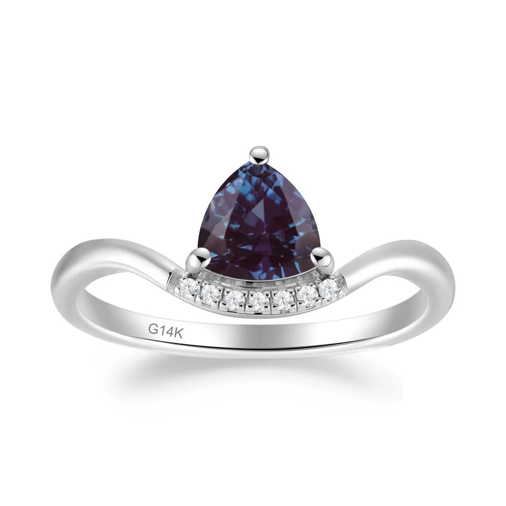 Unique Trilliant Cut Alexandrite Ring - Image 6